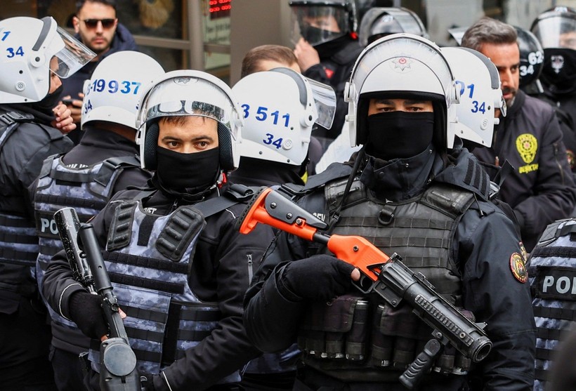 Fotoğraflarla yaka paça 1 Mayıs - Resim: 14