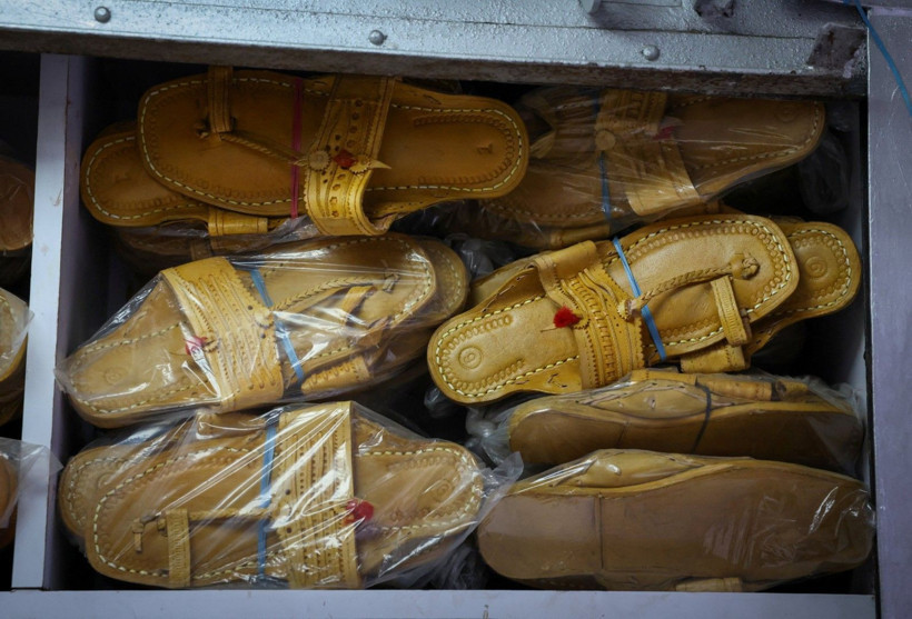 Sandalet kavgası... Hindistan’da 12, Prada’da 800 dolar - Resim: 5