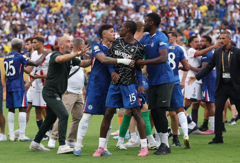 PSG-Chelsea finaline damga vuran kavga: Luis Enrique, Joao Pedro'yu yere indirdi - Resim: 4