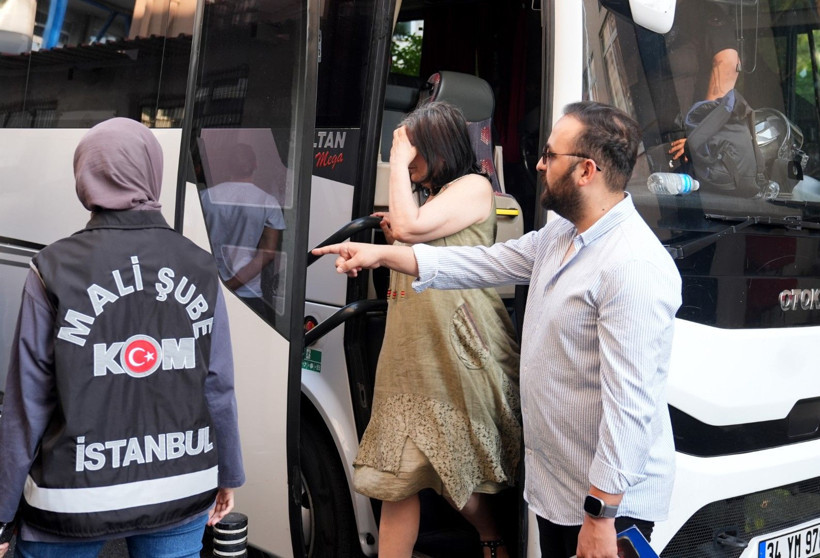 Aralarında profesör de var: Yüzlerini gizlediler - Resim: 9