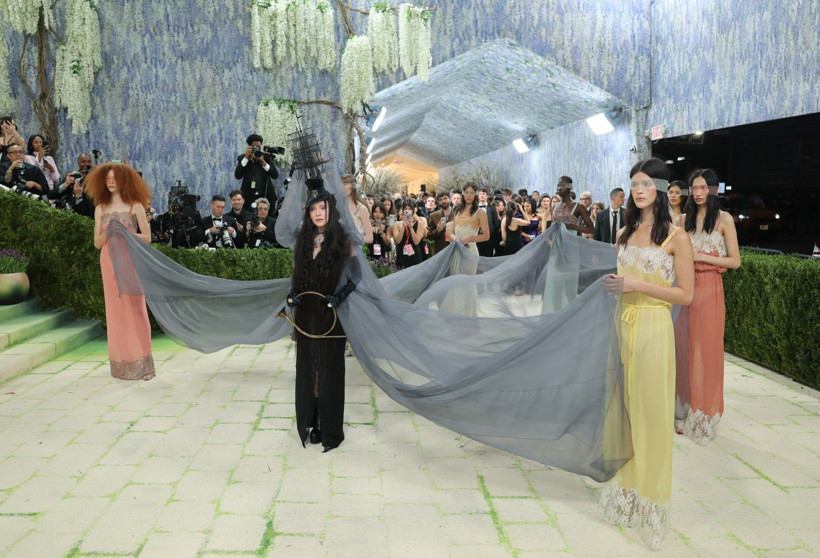Met Gala 2026'da şıklık yarışı: Tarzlarını görenler inanamadı - Resim: 17