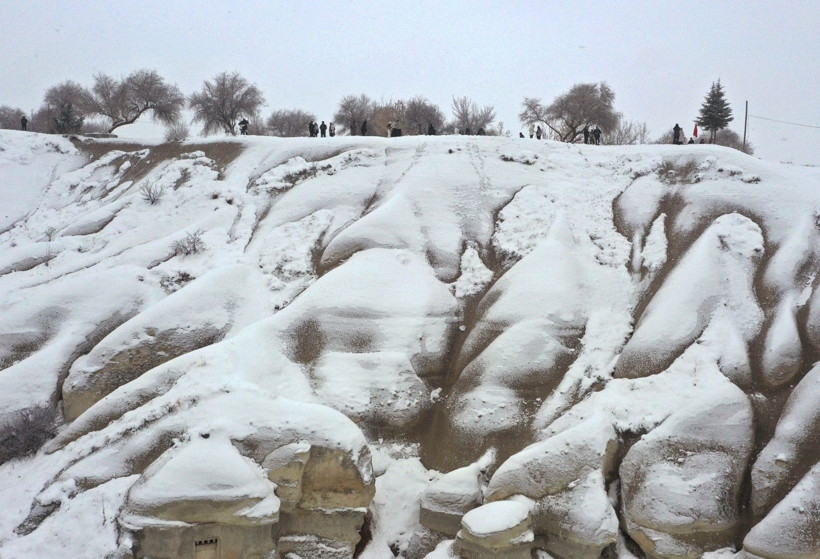 Peri bacalarına kar dokunuşu! Kapadokya’nın kış güzelliği göz kamaştırdı - Resim: 3