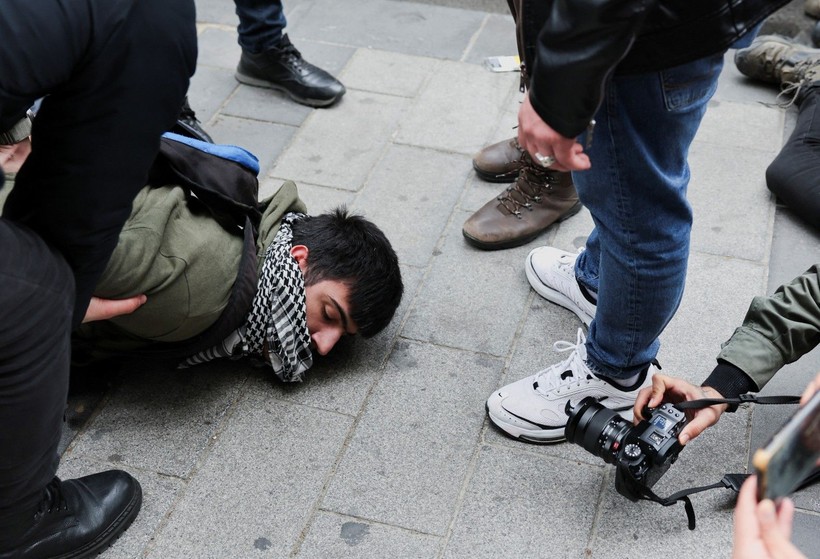 Fotoğraflarla yaka paça 1 Mayıs - Resim: 6