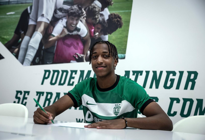 Ünlü futbolcu kız arkadaşını hastanelik etti - Resim : 1