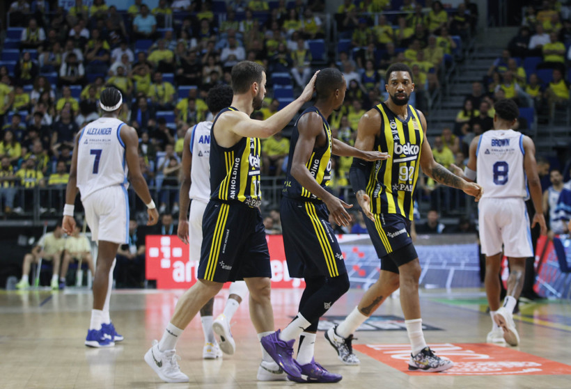 Şampiyon Fenerbahçe, lige hızlı döndü: Türk Telekom'u farklı geçti - Resim : 1