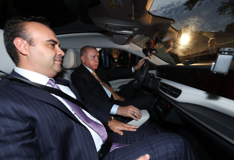 Erdoğan'a Togg'un yeni modeli hediye edildi - Resim : 2