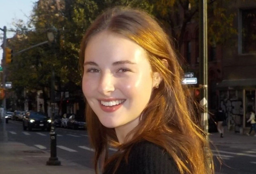 Yılın en ışıltılı gecesi: Sosyetenin genç güzelleri sahneye çıkıyor - Resim: 11