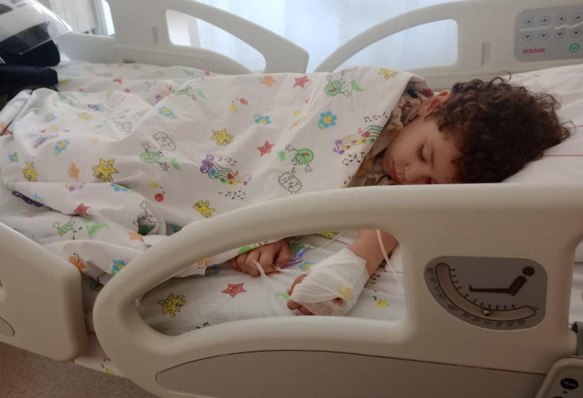 Kekin içindeki paketi sos sanıp yedi, hastanelik oldu - Resim : 1