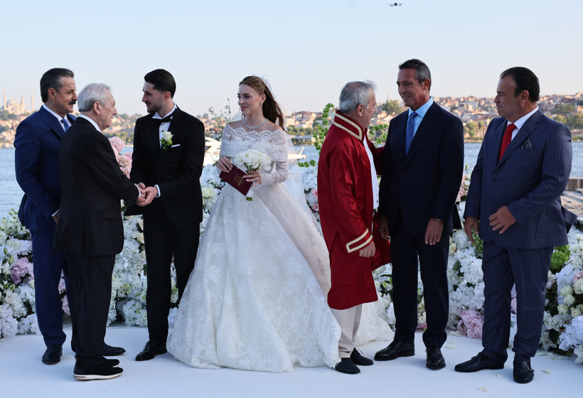 İsmail Yüksek, dünyaevine girdi: Nikah şahitliğini Aziz Yıldırım ve Ali Koç yaptı - Resim : 1