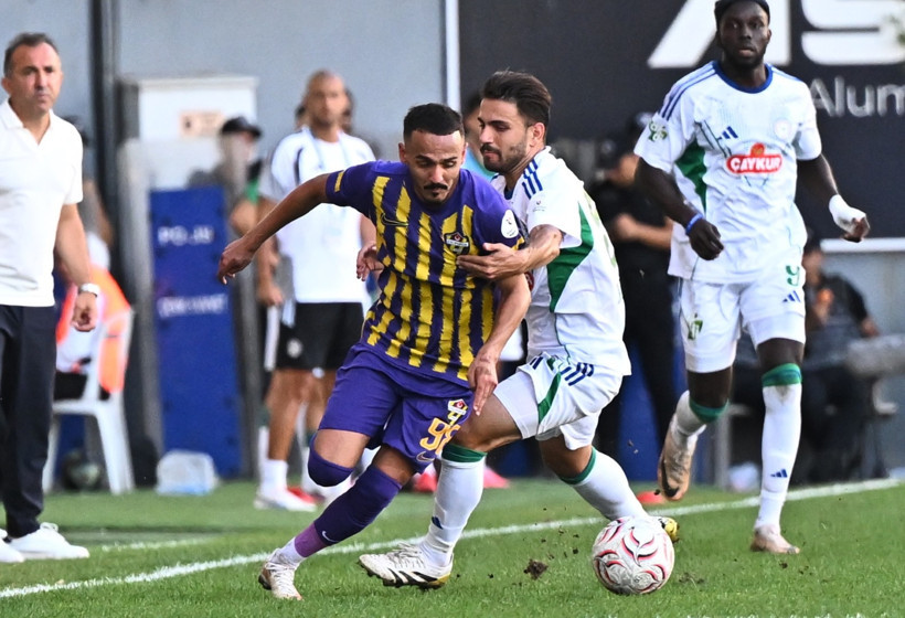 Çaykur Rizespor İstanbul'da 10 kişiyle kazandı - Resim : 1