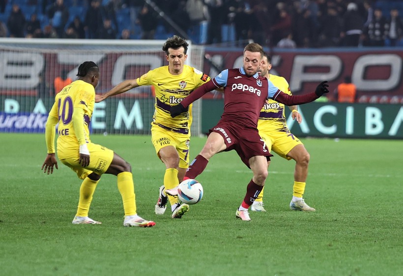 Uğurcan Çakır kalesinde devleşti: Trabzon, Eyüpspor'u tek golle devirdi - Resim : 3