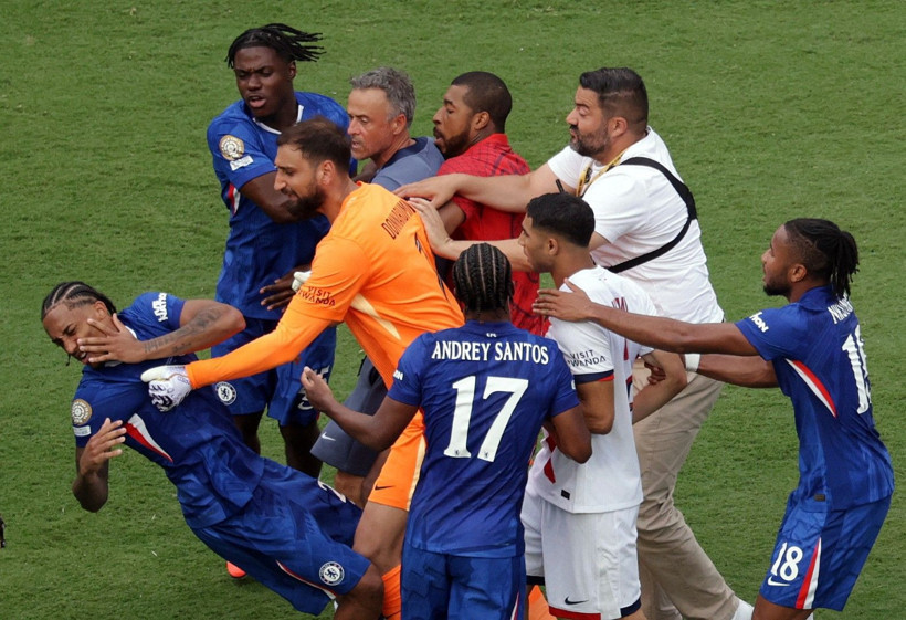 PSG-Chelsea finaline damga vuran kavga: Luis Enrique, Joao Pedro'yu yere indirdi - Resim: 3