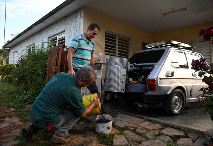Petrol krizine çözüm: Aracını kömürle çalıştırdı! - Resim: 7