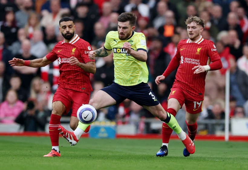 Liverpool 3 puanı ikinci yarıda aldı: Mohamed Salah tarihe geçti; şampiyonluk ateşi yandı - Resim : 1