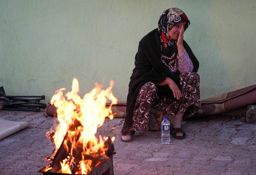 Balıkesir'de deprem sonrası vatandaşlar geceyi sokakta geçirdi - Resim: 2