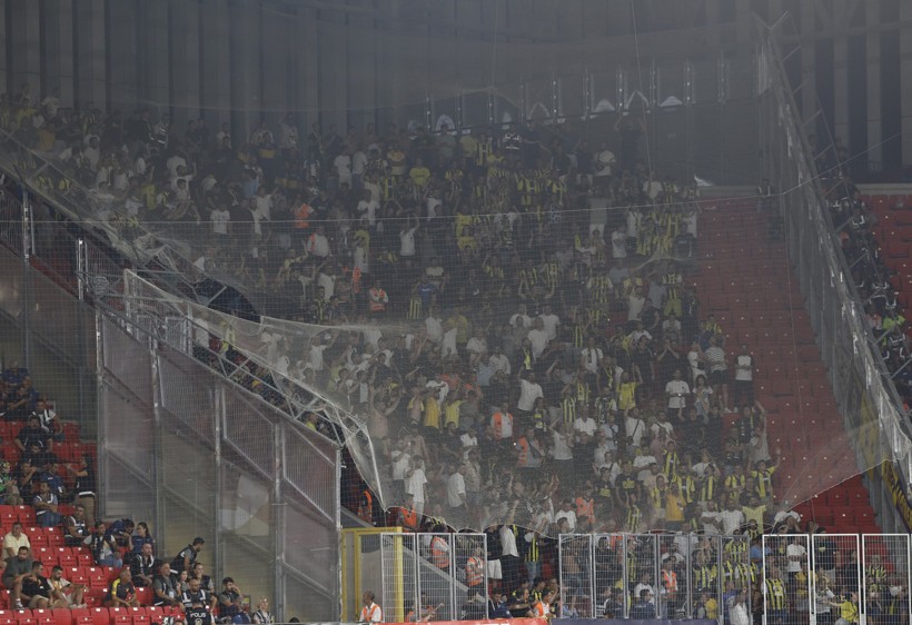 Göztepe-Fenerbahçe arasında tribün kavgası: Valilik tartışmaya son noktayı koydu - Resim : 1