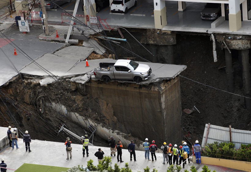Yer yarıldı, içine girdi - Resim: 9