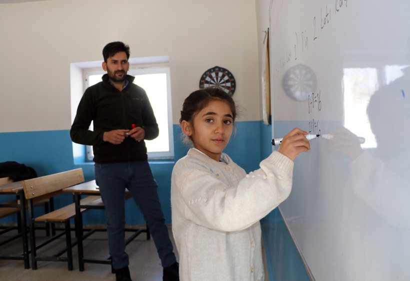 Tek öğrencili okulda sömestr tatili: Hasret, karnesini erken aldı - Resim: 3