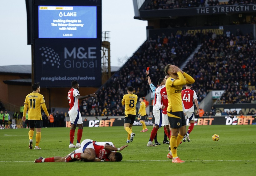 İki kırmızı kartın çıktığı maçta Arsenal, Vitor Pereira'yı tek golle devirdi - Resim : 1