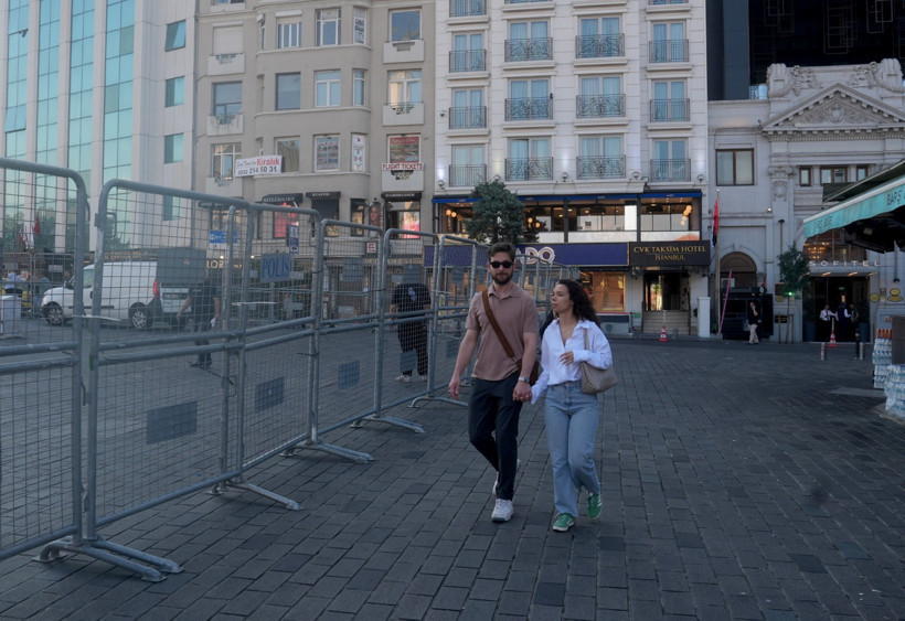 Gergin gecenin ardından Beyoğlu'nda abluka: Yasak geldi - Resim : 3