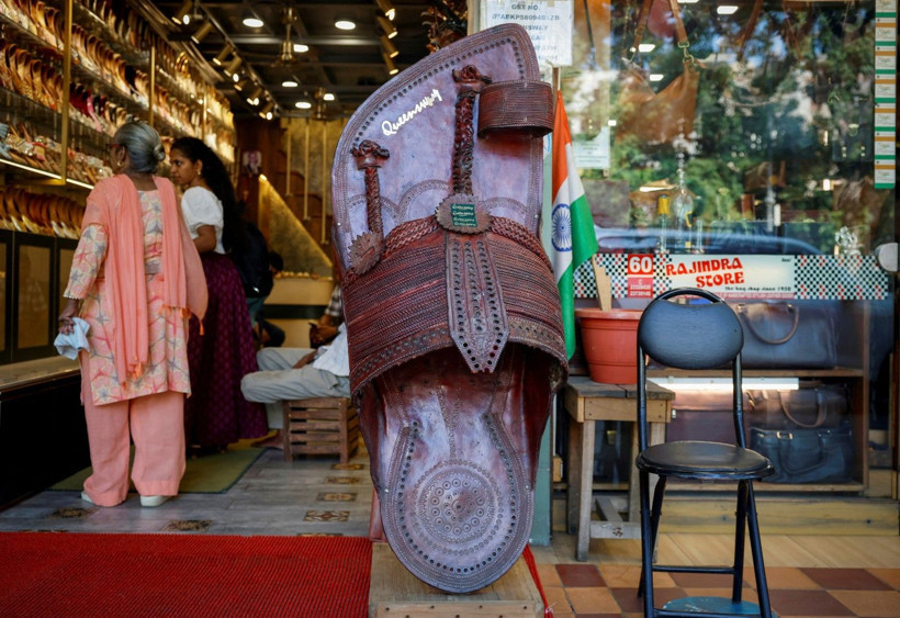 Sandalet kavgası... Hindistan’da 12, Prada’da 800 dolar - Resim: 4