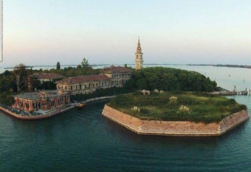Turistlerden kaçmak için ada satın aldılar - Resim: 7