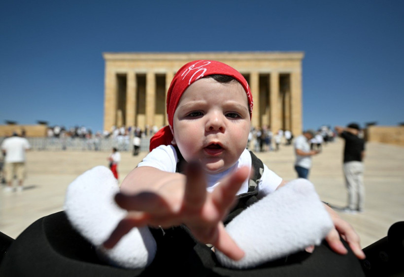 Millet Ata'sına koştu - Resim: 2
