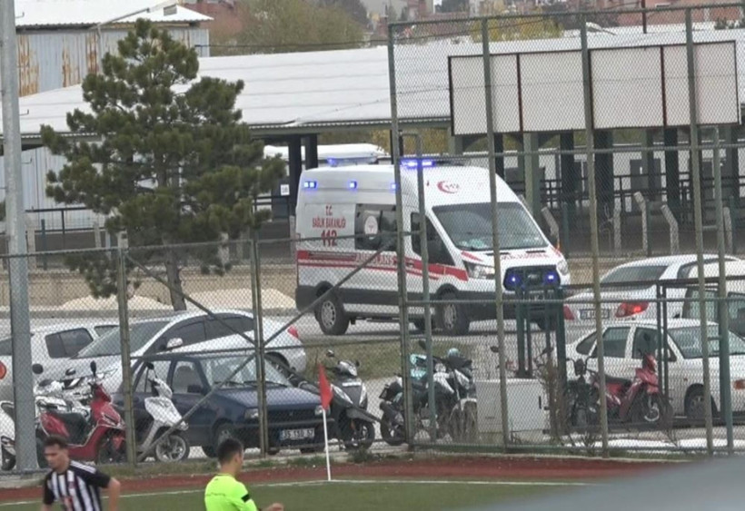 Futbolcunun hayatını hakem kurtardı: Sağlık skandalı - Resim : 2