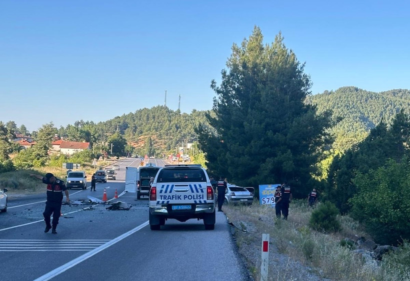 Antalya'da feci kaza: Ölü ve yaralılar var - Resim : 1
