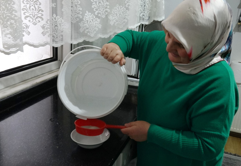 30 yıldır yağmur suyunu içiyor! Uzmanlar uyardı, o ise direniyor - Resim : 1