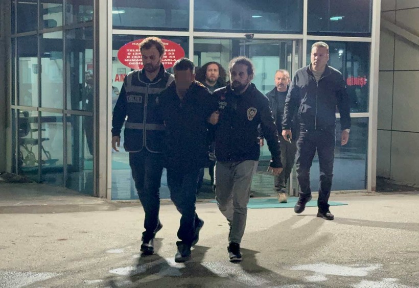 İki kardeşi öldürdüğü iddiasıyla Ankara'da yakalanan zanlı Sivas'a getirildi - Resim : 4