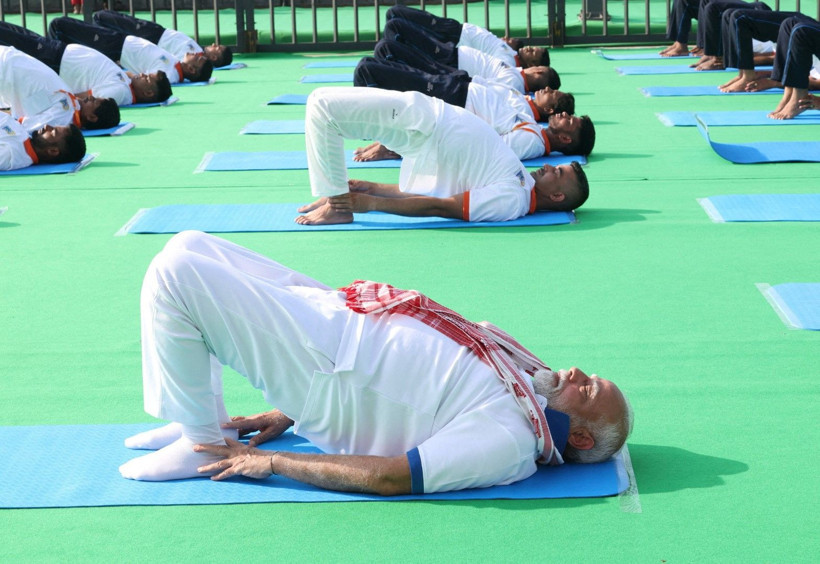 Modi'den yoga şov: Guinness rekoru denemesi - Resim: 1