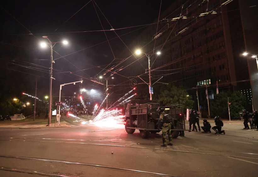 Sırbistan savaş alanına döndü - Resim: 15