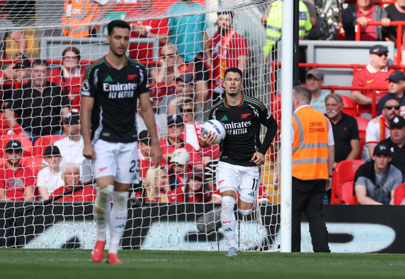 10 kişilik Arsenal, şampiyona geçit vermedi - Resim : 1