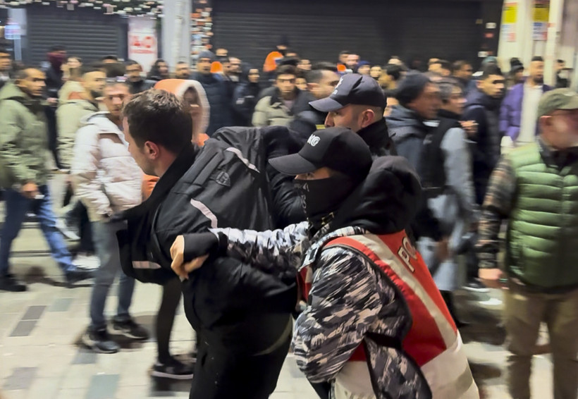 İstiklal Caddesi'nde olaylı gece - Resim : 1