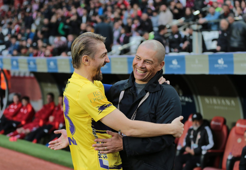 Alex ve Caner’den duygusal anlar: "Sen benim eski değil, eskimeyen dostumsun" - Resim : 2