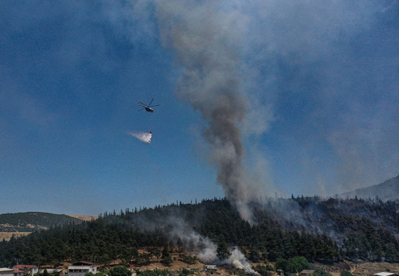 Büyük panik: Yangın köye sıçradı, gözyaşlarıyla tahliye edildiler - Resim : 1