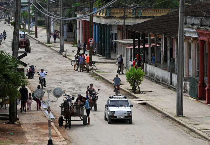 Petrol krizine çözüm: Aracını kömürle çalıştırdı! - Resim: 1