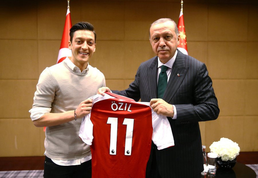 Mesut Özil ve babasıyla ilgili gerçekler: Milyonlarca euro tazminat, Ferrari ve kopan ilişki! - Resim : 4