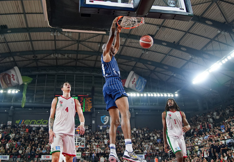 Karşıyaka'yı deviren Efes 4'te 4 yaptı - Resim : 1