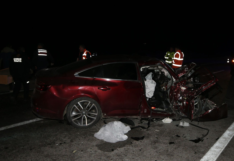 Çanakkale'de korkunç kaza: 5 ölü, 1 yaralı - Resim : 2