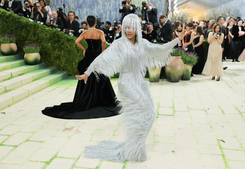 Met Gala 2026'da şıklık yarışı: Tarzlarını görenler inanamadı - Resim: 37