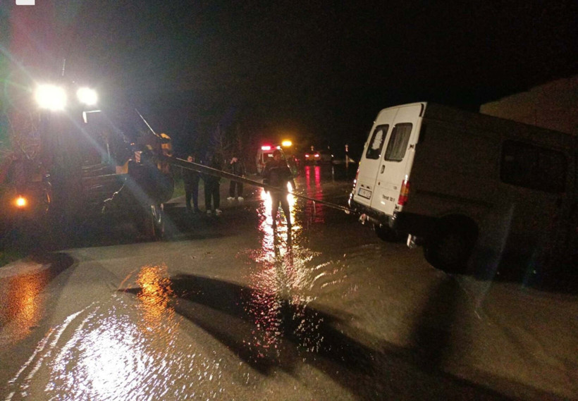 2 gündür durmuyor: Yağmur ilçeyi kilitledi - Resim : 3