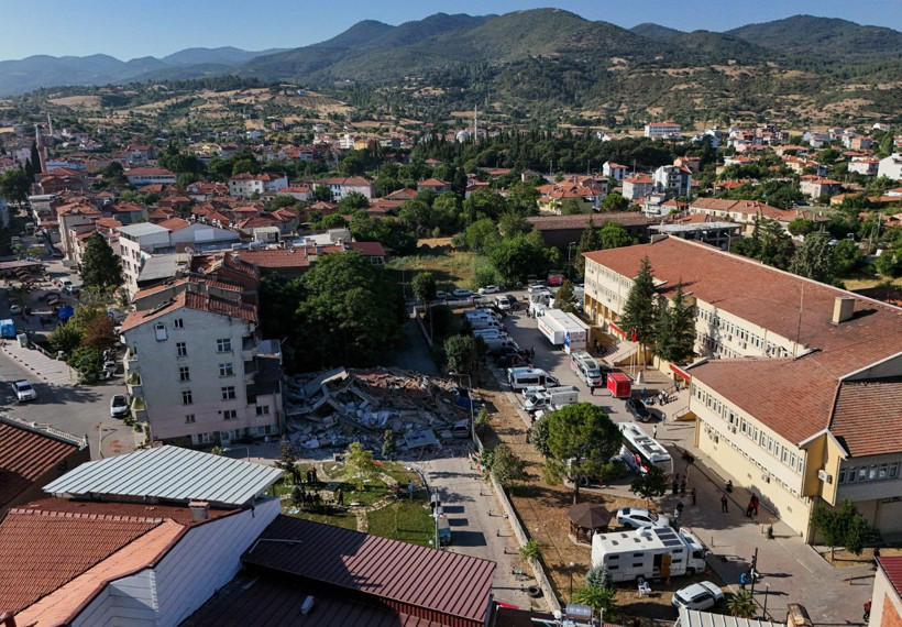 Balıkesir Sındırgı depreminden can yakan kareler - Resim: 46