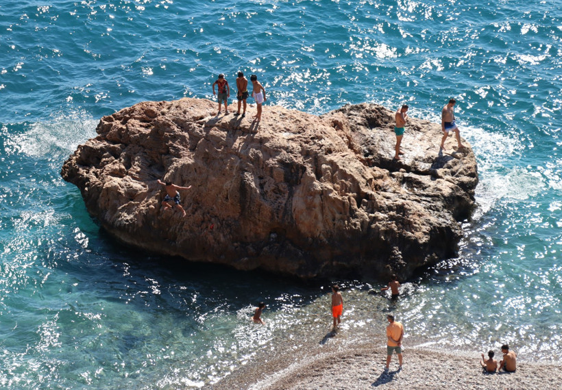 Antalya'da yaz manzaraları: Hava sıcaklığı 28 derece ölçüldü - Resim : 1