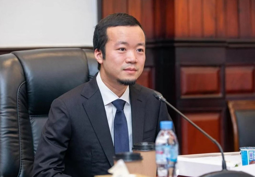 Bebek yüzlü 'hayırsever' milyarder, azılı suçlu çıktı - Resim : 1