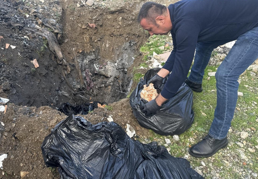 Pislik içinde bir mutfak, kokmuş etler ve her yerde böcekler... - Resim : 3