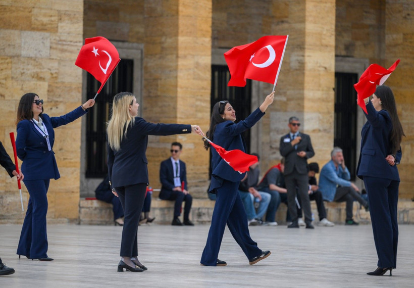 Gençler Ata'sına koştu - Resim: 18