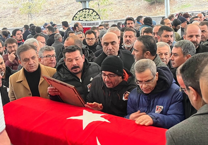 Faciada can vermişlerdi: Yangından sağ çıkan iki arkadaş, yardım için tekrar otele girmiş - Resim : 1