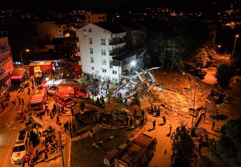Balıkesir Sındırgı depreminden can yakan kareler - Resim: 7
